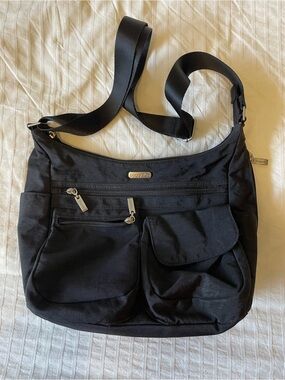 BAGGALLINI -Everywhere Crossbody Bagg, black